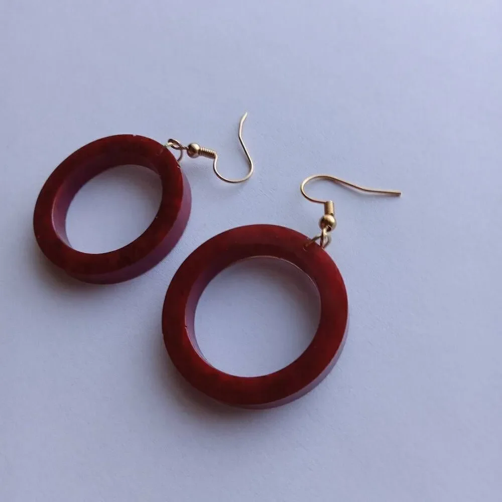 5/$50 Red resin circle earrings - Picture 4 of 4